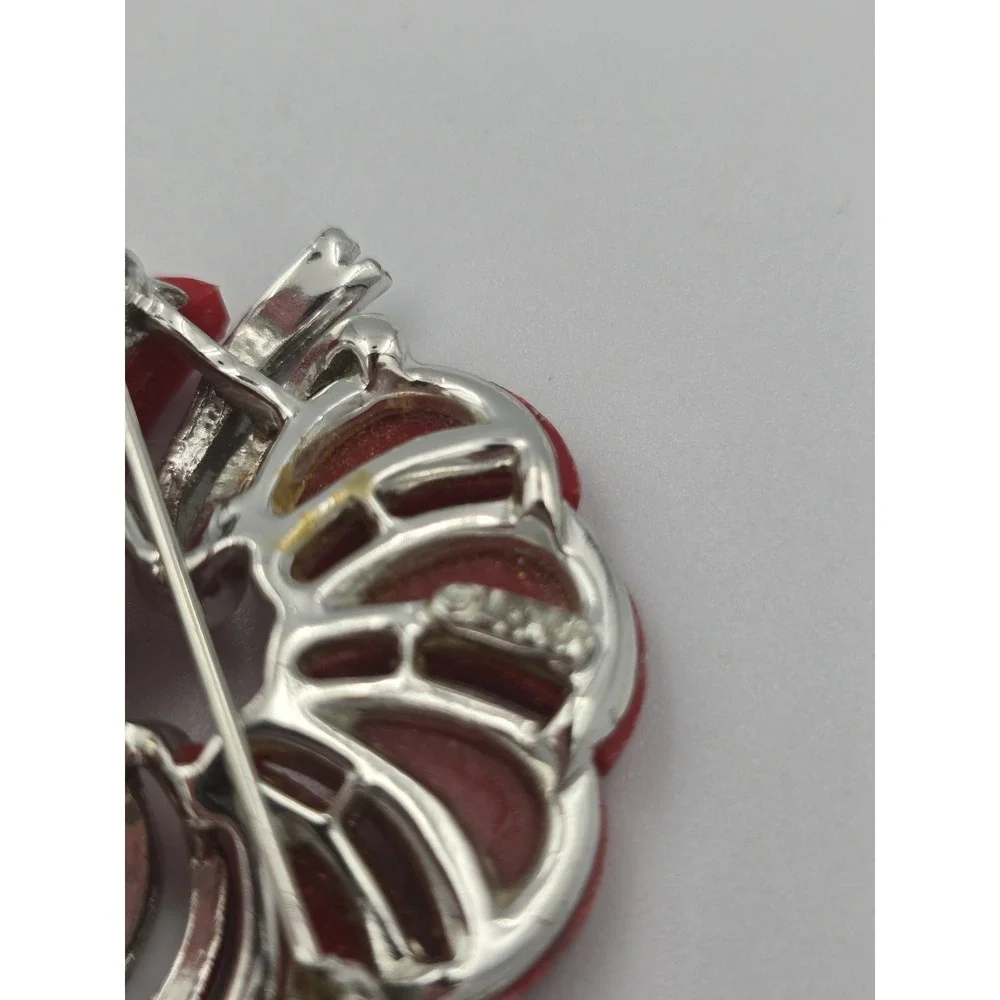 Vintage Lisner Red Thermoset Silver Tone Wreath Brooch Pin‎ Mid-Century Modern